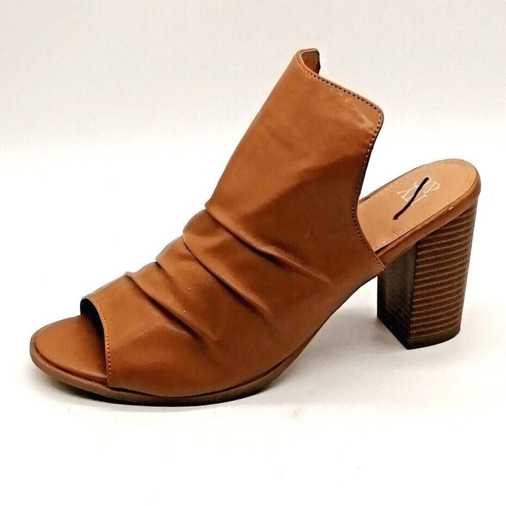 New York & Company Tan Open-Toe Block Heel Mule